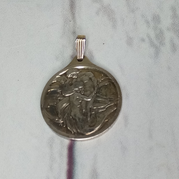 HM 1976 Valentine's Day Medallion Pendant - Picture 6 of 11